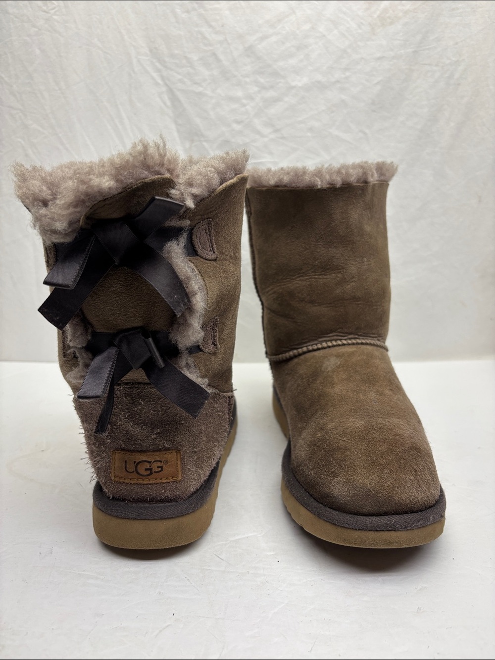 UGG Bailey bows boots, SZ 7, box 63